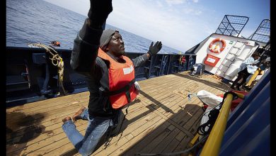 Πλοίο με 64 λαθρομετανάστες "κόλλησε" στην θάλλασα όταν ο Σαλβίνι τους απάντησε "Να τους πάτε στην Γερμανία"
